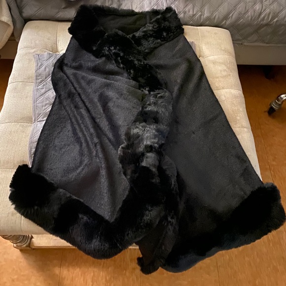 Poncho - Picture 4 of 4